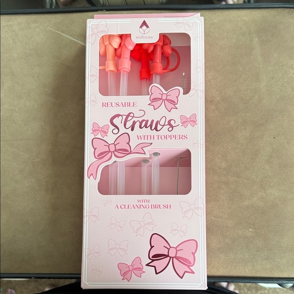 W&P Reusable Straws with Toppers - Picture 1 of 2